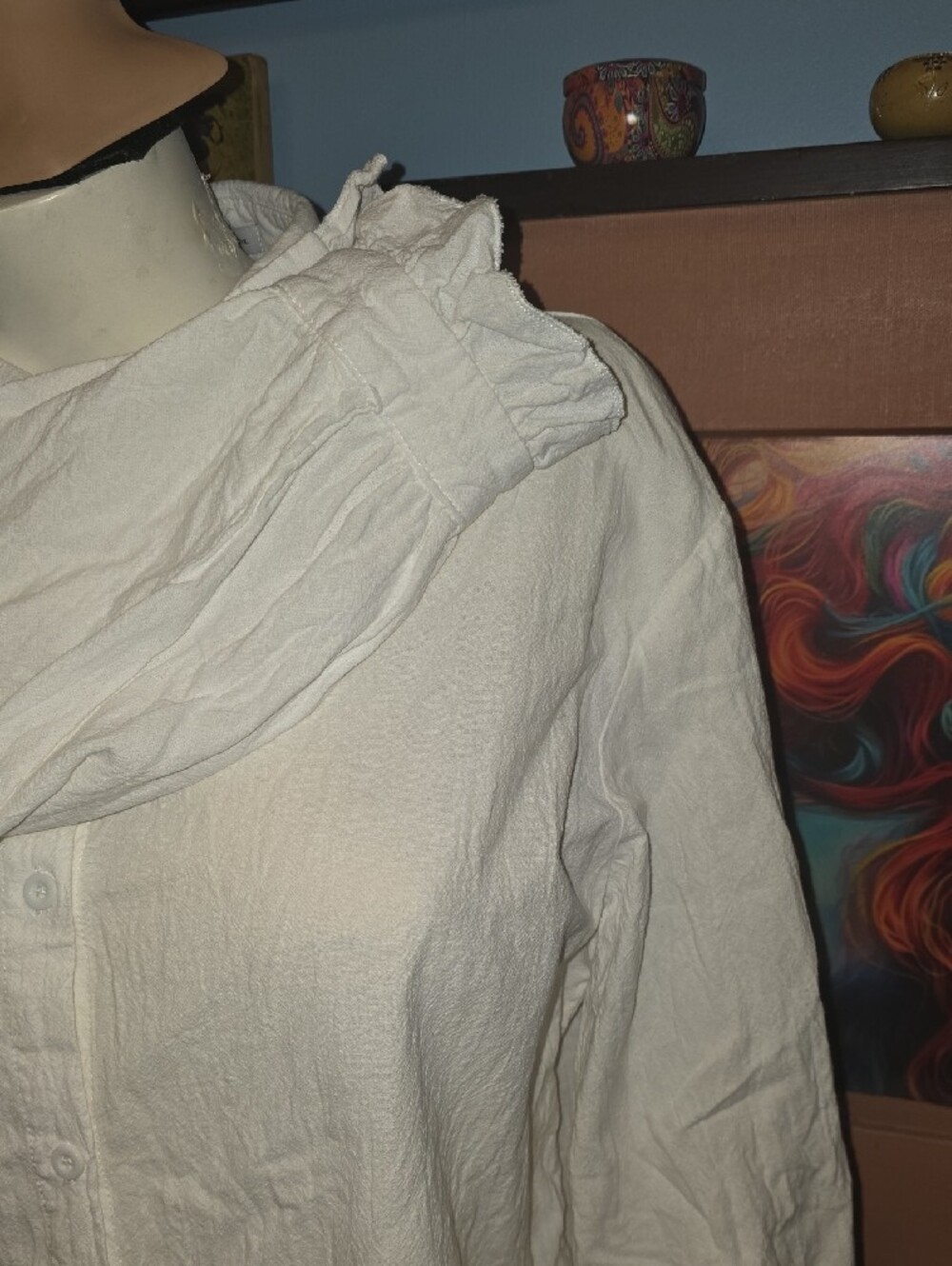 Women's White Ruffle-Hem Button Front Blouse - Picture 3 of 6